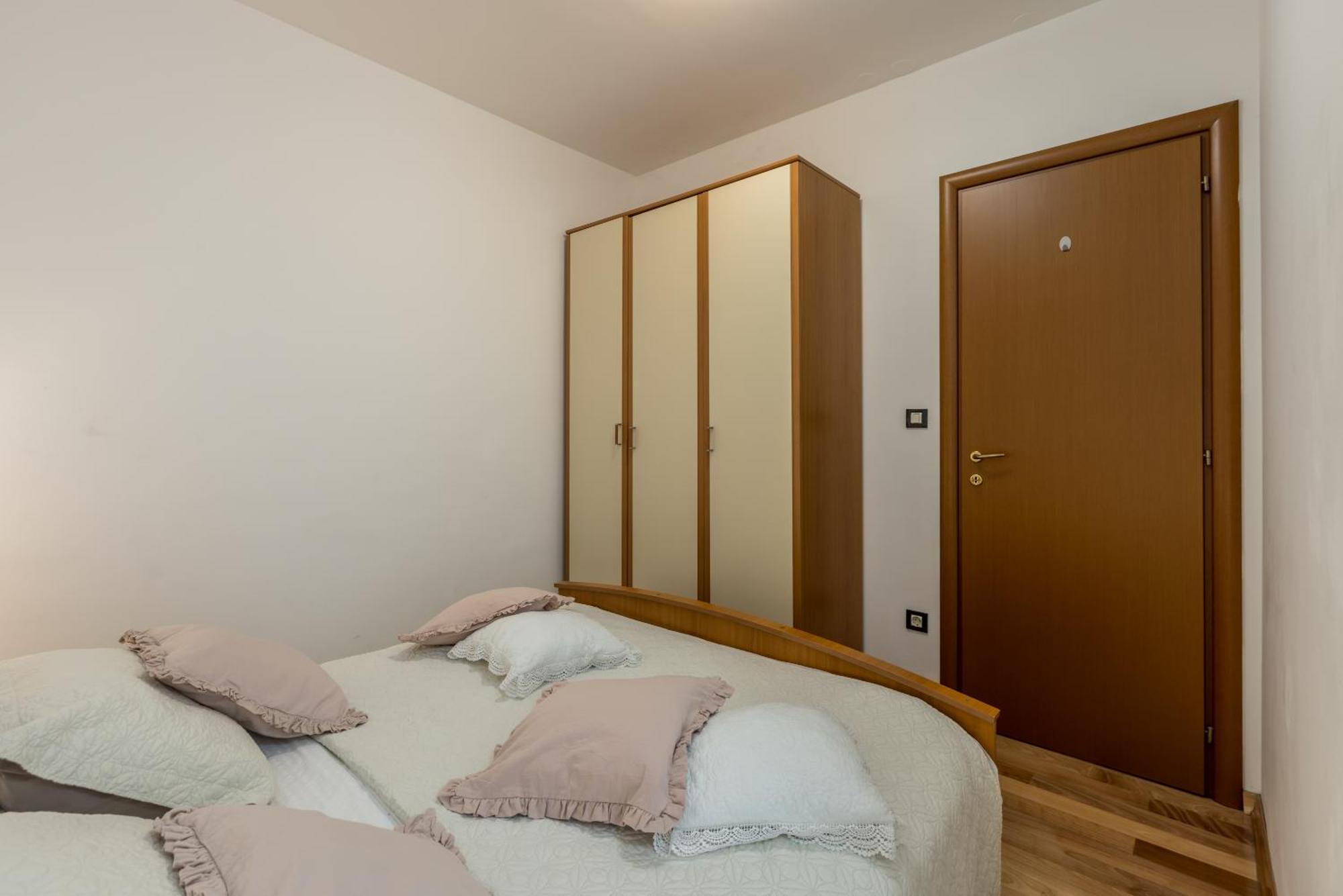 Apartment Split Karoglan 外观 照片
