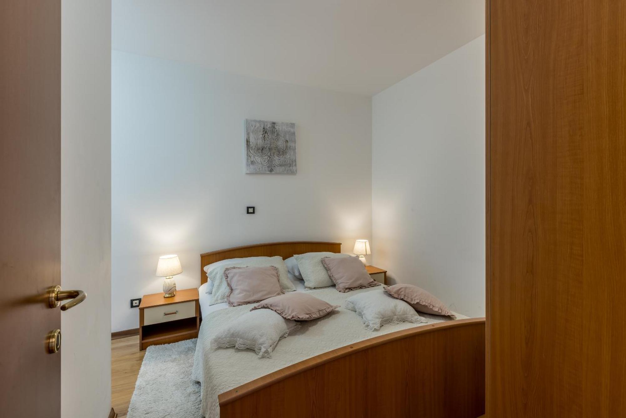 Apartment Split Karoglan 外观 照片